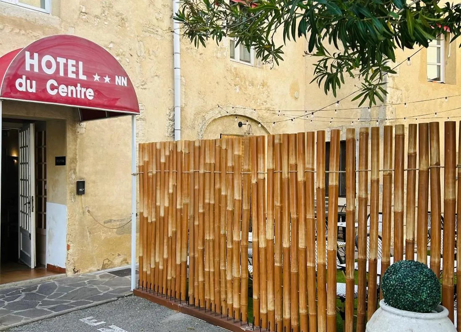**  Hotel Du Centre Pierrelatte France