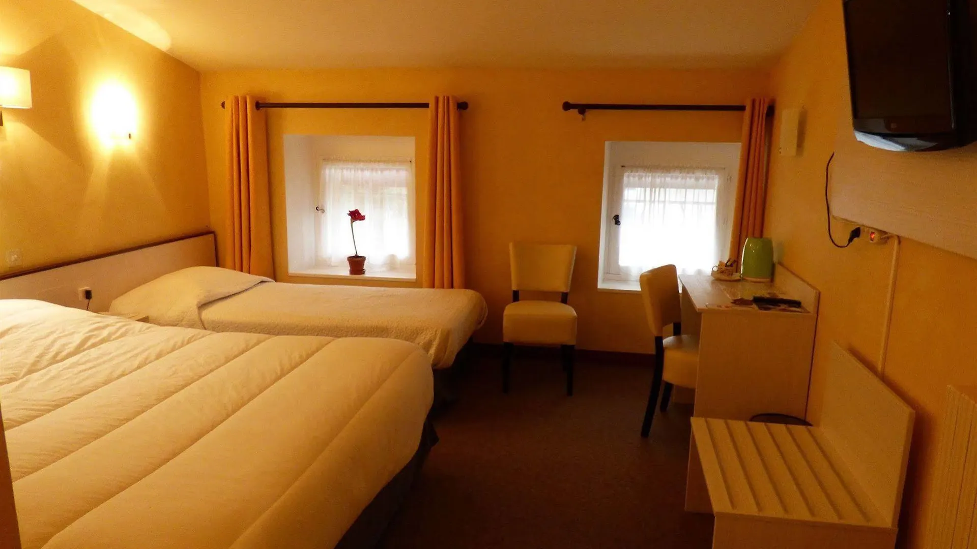 Hotel Du Centre Pierrelatte 2*,  France
